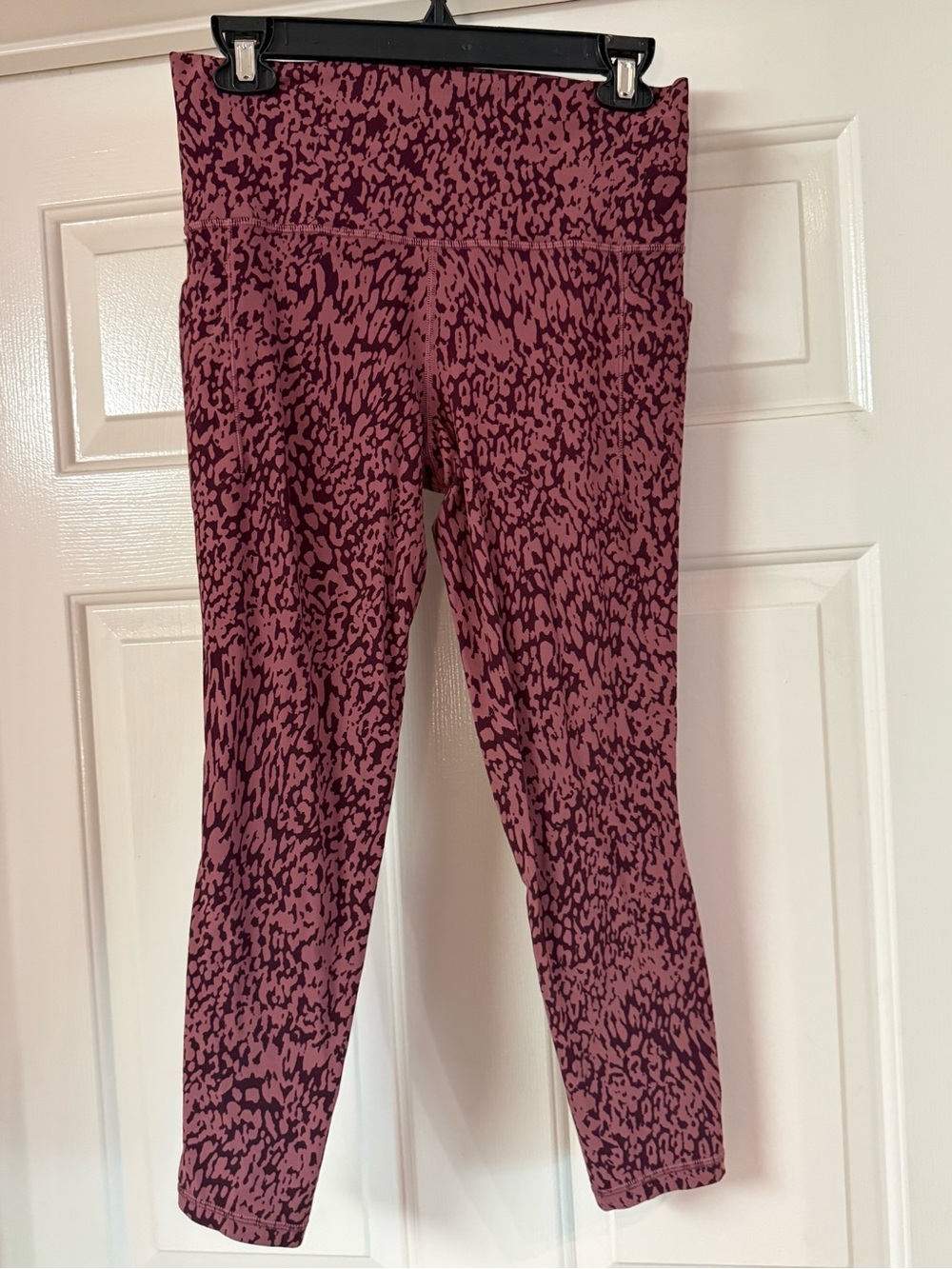 Athleta Salutation Stash Pocket II Animal-Print 7/8 Leggings